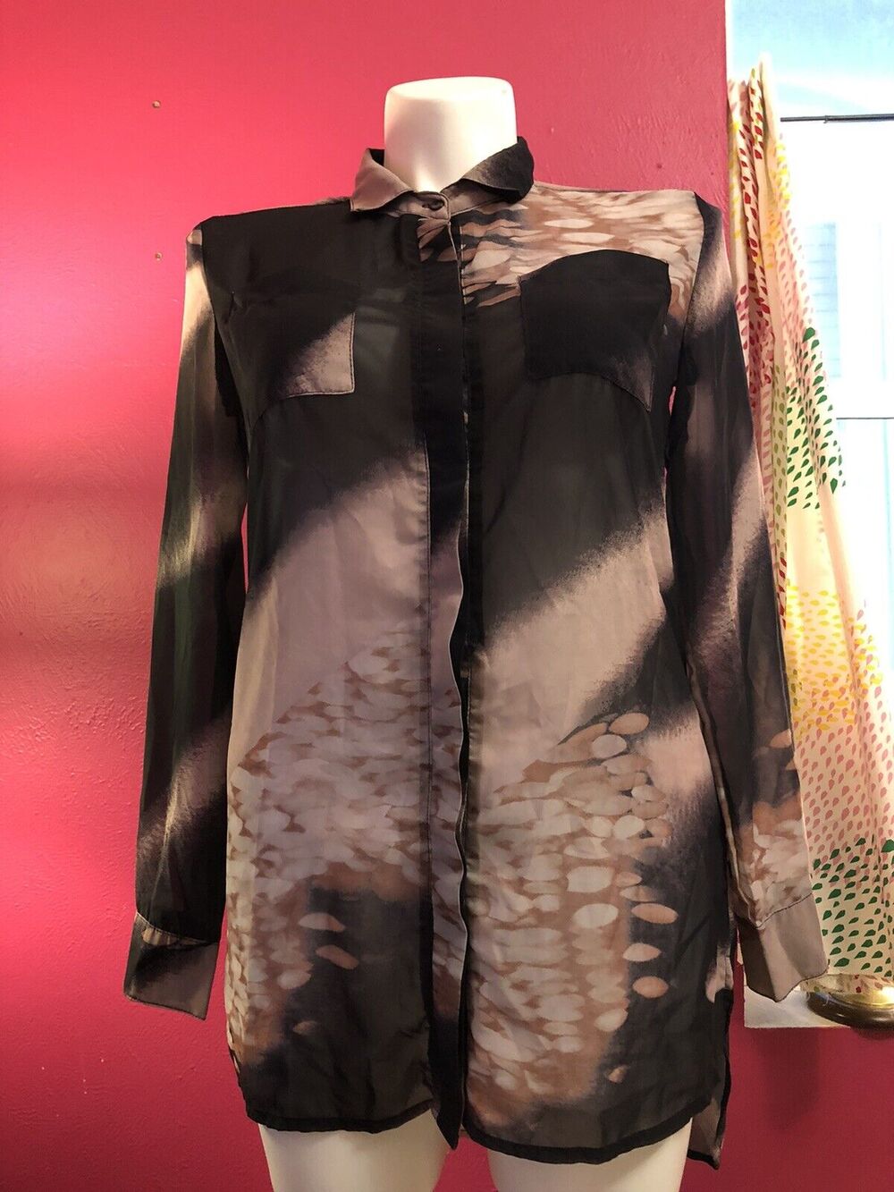 COMO NO? NWOT Pink Black Sheer Button Up Long Sleeve Droptail Shirt Small